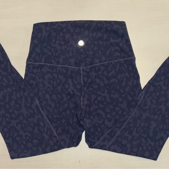 Lululemon Align Crop 21” LS Leopard Deep Navy Size 4 Nulu Leggings - Picture 1 of 9